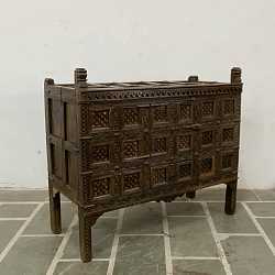 Традиционный индийский комод "Дамчия", тиковое дерево