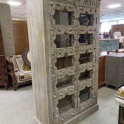 Шкаф "Резной Антик", массив дерева. стекло