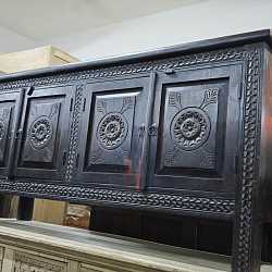 Тумба под ТВ "Черный принц", дерево, резьба